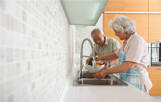Este projeto de cozinha torna os idosos mais confortáveis e confortáveis na hora de cozinhar